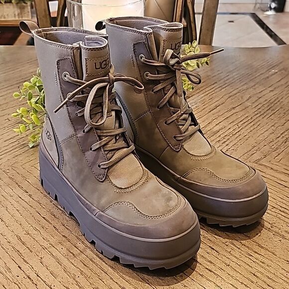 The UGG Lug sneakers boots size 7 NWOT moss green - Picture 1 of 11